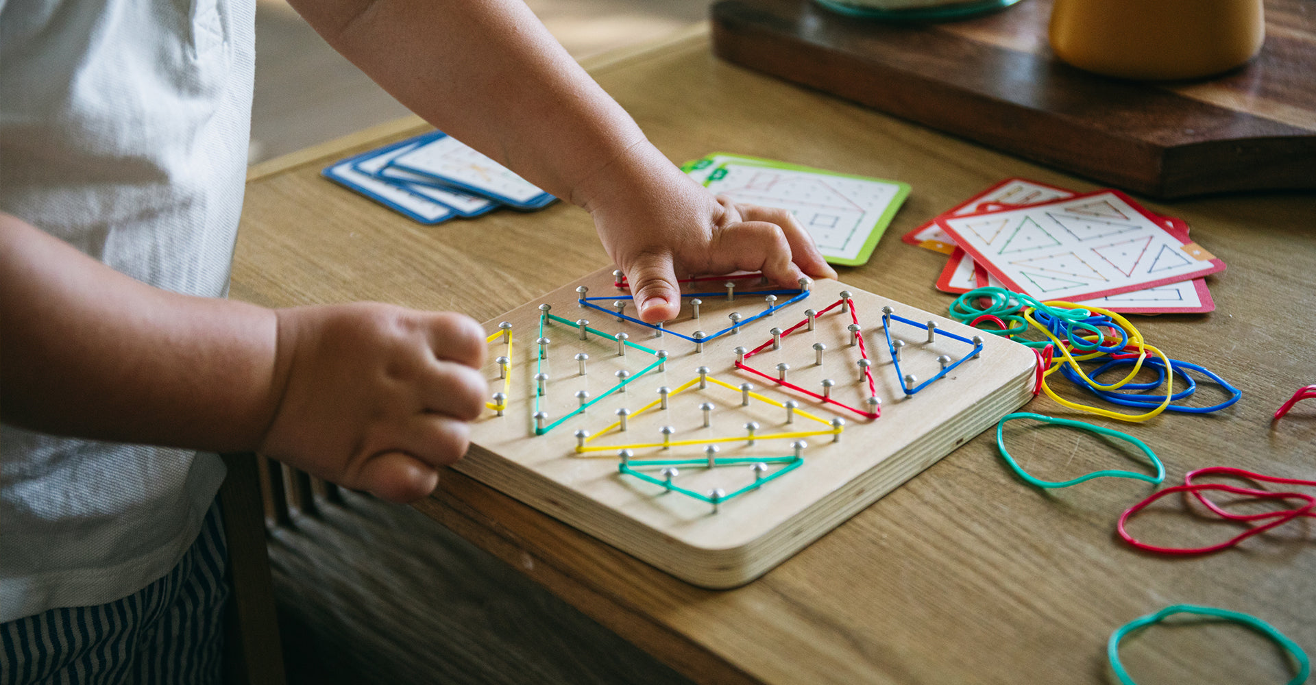 Cargar video: Geoboard de Madera con Gomas Elásticas - Juguete Educativo Montessori, a Partir de 3 Años